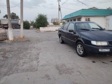 авто внедорожник: Volkswagen Passat: 1994 г., 2 л, Механика, Бензин, Седан