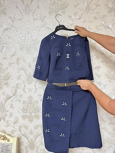 Satilir. iki hissəli dəst – kofta və ətək - Rəng: tünd göy (navy) -