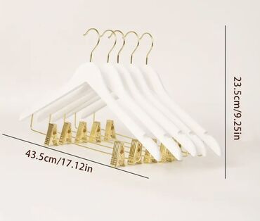 купить бу набор инструментов: Набор белых вешалок с золотистой перекладиной и прищепками