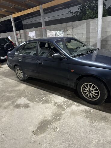 Toyota: Toyota Carina E: 1995 г., 1.6 л, Механика, Бензин, Седан