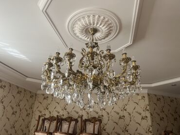 lusturlər: Çılçıraq, 10 və daha çox lampa, Xrustal