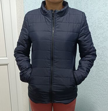 темно синяя зимняя куртка: Пуховик, S (EU 36), M (EU 38)