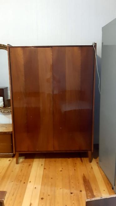 nar agacı: İki qapılı taxta şkaf - Material: təbii ağac, laklı parlaq səth - — 2