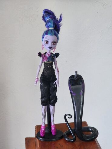 oyuncaq ilan: (SATILMIR ❗❗❗)(ALINIR ❗❗❗)Monster High seriyasından olan bu kukla