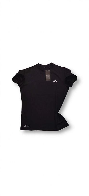 Crna kratkorukavna majica Adidas - Boja: crna - Kroj: klasičan