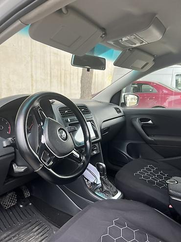 фольксваген поло л с: Volkswagen Polo sedan – ağ rəng, 4 qapı, AZ nömrə nişanlı. Əsas — 9