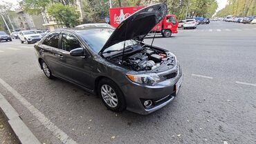 тойота корола 2005: Toyota Camry седан, темно‑серый цвет кузова. Американская панель