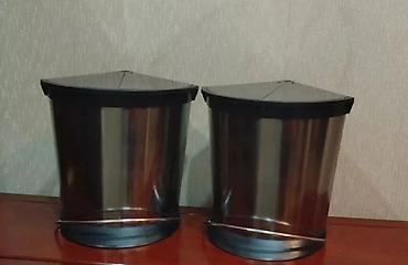 Tullantı qabları: Künc üçün üçbucaq formalı məişət zibil qabları (2 ədəd dəst). - — 1