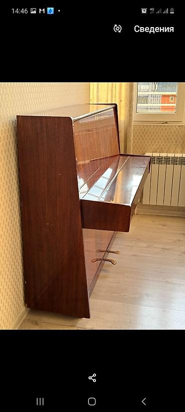 Фортепиано (пианино) в классическом вертикальном корпусе. натроено -
