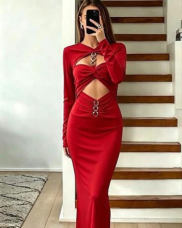 Elegantna maxi haljina sa dugim rukavima i izrezima Haljina: 2.600
