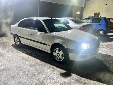 Toyota: Toyota Avensis: 1999 г., 1.6 л, Механика, Бензин, Седан