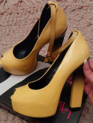 женские коралловые туфли: Sarı rəngli hündürdaban qadın ayaqqabısı - Model: Platformalı, açıq