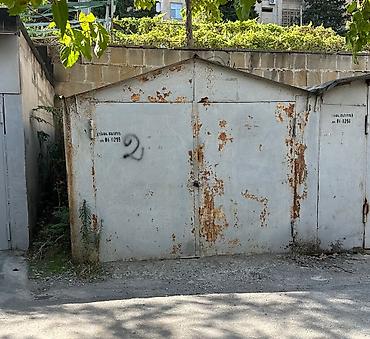 surusken satilir: Dəmir qaraj satılır Sadəcə qaraj satılır Dəmir konstruksiya ayrı ayrı — 2