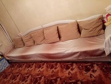 выкуп мебели: Срочно продаю диван!!! Размер длина 4,6м ширина 75см Цена 10.000 Торг