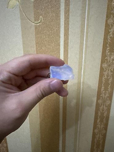 Kulonlar: Ay daşı asqı - Material: Opalit effektli, yüngülcə şəffaf, mavi-ağ — 1