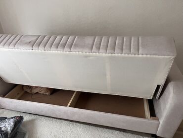 Sofe i kaučevi: Trosed na razvlačenje sa sandukom za odlaganje - Dizajn: moderan — 2