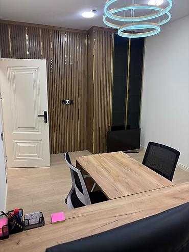 ofis: ✨ Elmlər Akademiyası Metrosu Yaxınlığında, Biznes Mərkəzində 3 Otaqlı — 2