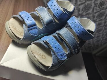 Детская обувь: Продам детскую ортопедическую обувь в исключительном состоянии торга