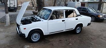 raf 4: Lada 2107, ağ rəngli sedan. Texniki xüsusiyyətlər və detalları: - — 1