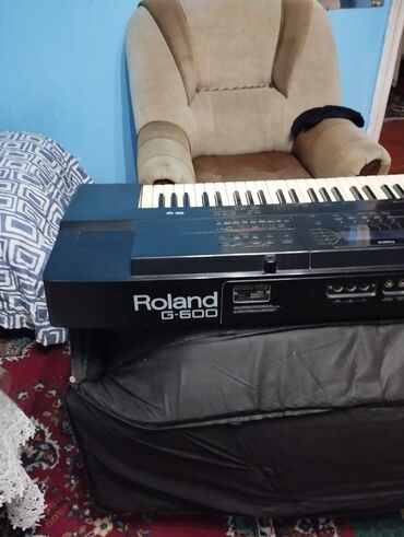 Sintezatorlar: Roland G600 tam islekdir. Milli ritm ve sesler yazilib