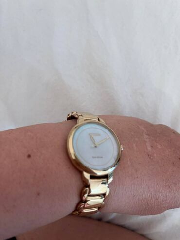 pre meseca placene ali sam pr: Potpuno Nov Original Citizen zlatni sat kupljen u Novom Sadu u