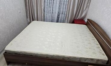 матрас двух спалный из кара балта бу: Кровать двухместная продаётся. Размер 200/180 см. Причина продажи