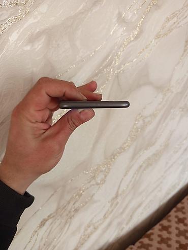 Apple iPhone: IPhone 8 Plus, 64 GB, Qara, Barmaq izi, Simsiz şarj, Face ID — 9