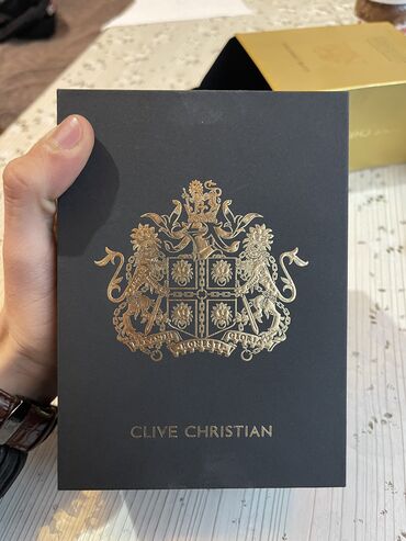 Clive Christian ətiri qiymətini və qoxusunu bilənlər bilir, pakofkadır