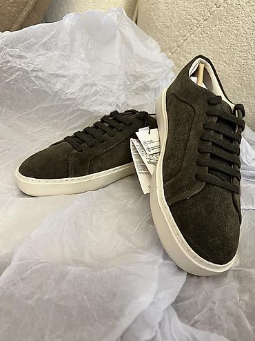 green witch: Zara KHAKI GREEN Leather Trainers

41 SİZE — 1