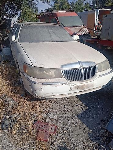 жили: Lincoln Town Car: 2000 г., 4.6 л, Автомат, Бензин, Лимузин — 10