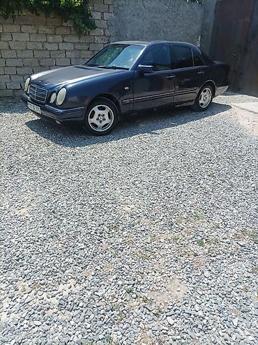 Mercedes-Benz E-Class: 2.3 l | 1996 il Sedan