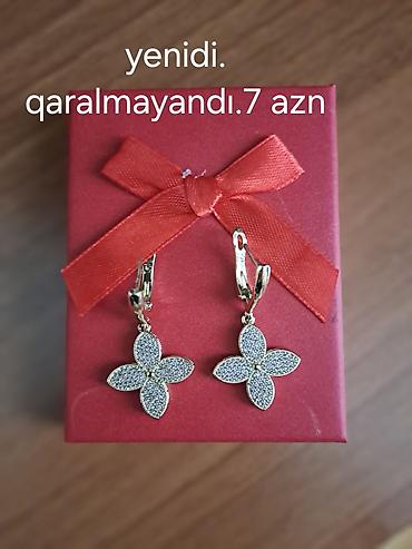 Kurtkalar: Qadın geyimləri – müxtəlif modellər və ölçülər 1) Açıq bej rəngli — 10