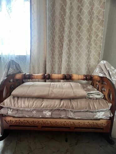 детские кроватки с люлькой внутри: Бешик новый .Самовывоз из мкр Учкун.Брали за 13500 в подарок .Отдадим