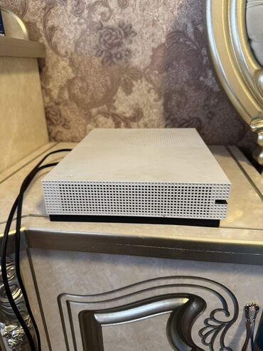 Xbox Series S: Продаю Xbox one s, 1 ТБ. в отличном состоянии. Один джойстик не at lalafo.kg — 2 Xbox Series S: Продаю Xbox one s, 1 ТБ. в отличном состоянии. Один джойстик не — 2