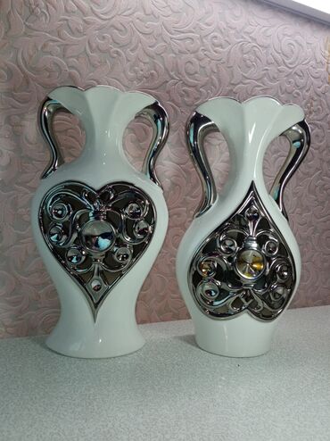 стеклянные вазы: Продаю декоративные вазы 1 шт 250, высота 25см фарфор