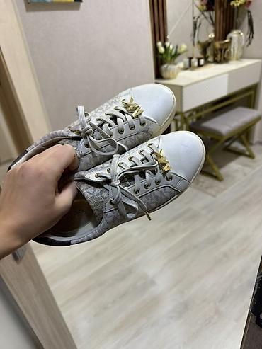 deri plas: Michael Kors qadın krossovkaları - Model: şnurbağlı, aşağı profilli — 3