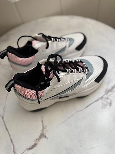 nike react: Продаю новые женские кроссовки 38 размер — 4