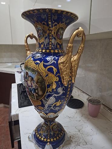 qara qartal sekilleri: Bir vaza, Farfor — 4