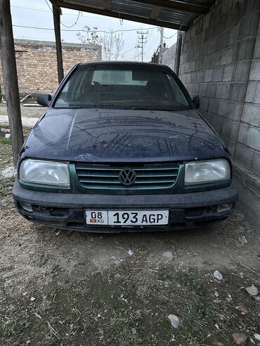 Volkswagen: Volkswagen Vento: 1993 г., 1.8 л, Механика, Бензин, Седан