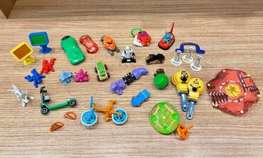 siniy traktor oyuncaq: Kinder oyuncaqlar Bir ededi 1 manat. Hamisi birlikde 12 manat
