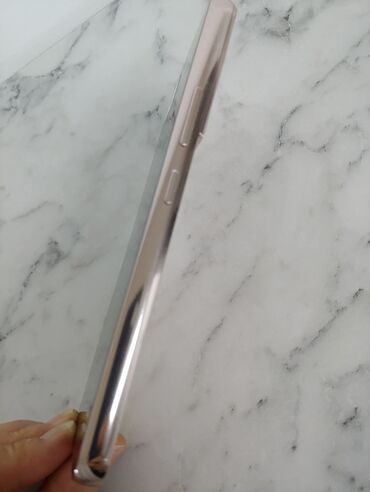 Samsung: Samsung Galaxy S22, Б/у, 256 ГБ, цвет - Золотой, 1 SIM