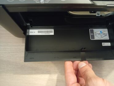 Lenovo: Lenovo noutbuk – gümüşü korpus, nazik çərçivəli ekran və tam ölçülü — 7