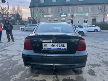 Opel: Opel Vectra: 2001 г., 1.8 л, Механика, Бензин, Седан