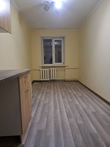 куплю комнату в двухкомнатной квартире: 13 м², С мебелью