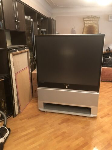 arxa goruntu kamera: Samsung arxa-proyeksiya televizoru - Böyük diaqonallı ekran (təxminən