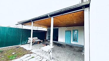 Продажа коттеджей и домов: Продаётся двухэтажный жилой дом с закрытым двором и просторной крытой — 2