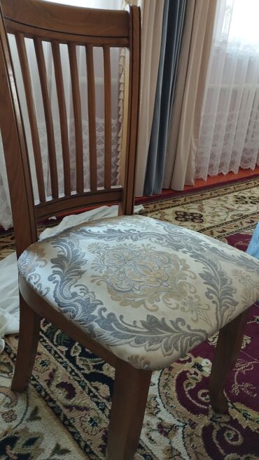 лук продам: Продается стол со стульями стол 6 метров стулья 20 штук материал