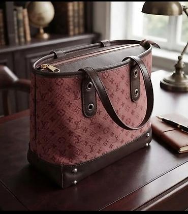 Elegantna torba – platno sa monogram uzorkom u bordo/ružičastoj