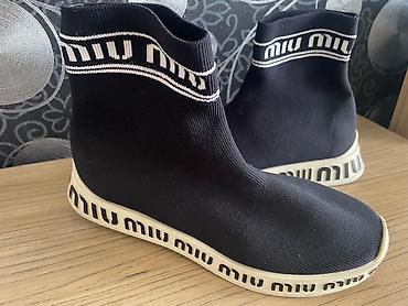 Кроссовки и спортивная обувь: Her ikisi 36 olcudur
miu-miu 100 azn 
Tory burch 70 azn 
ORIGINALDIR — 1