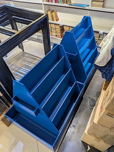 металлические ящики: 📍полки для магазина выставочные, осталась одна, цена за одну шт адрес — 1